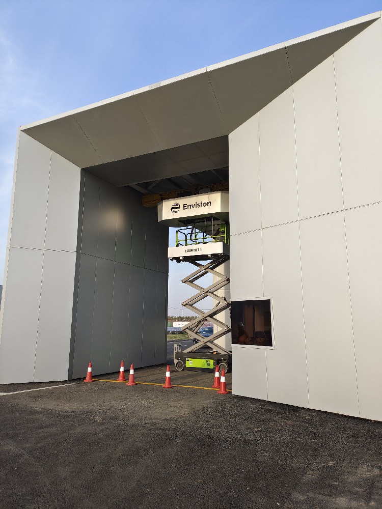 EUROHOIST روبوت تغيير البطاريات الذكي: حل مبتكر لتحديات الشاحنات الثقيلة الكهربائية